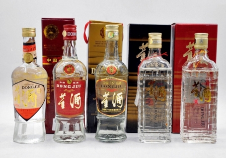 十堰回收红董褐董白董3款90年代的老董酒分别多少钱一瓶，各自介绍与特点分析
