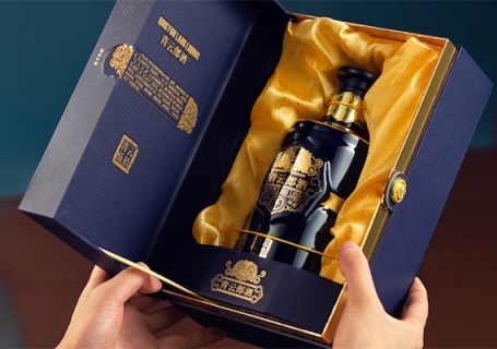 十堰青云郎酒年份酒为什么比飞天茅台贵那么多，定价是否合理？值得收藏回收吗？