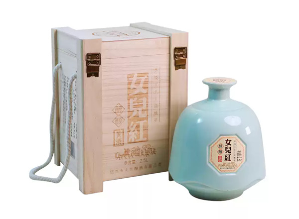 十堰回收绍兴女儿红黄酒醇酿花雕酒木质礼盒2.5L坛装黄酒
